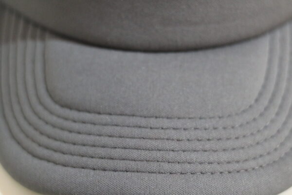 GORRA GRIS CON ROJO - Image 3